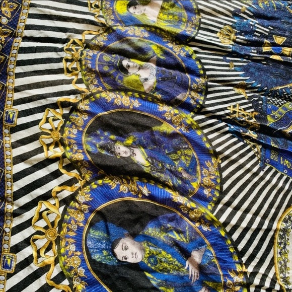 Versace Silk Scarf 🧣 - Picture 4 of 11